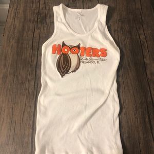 Hooters tank top